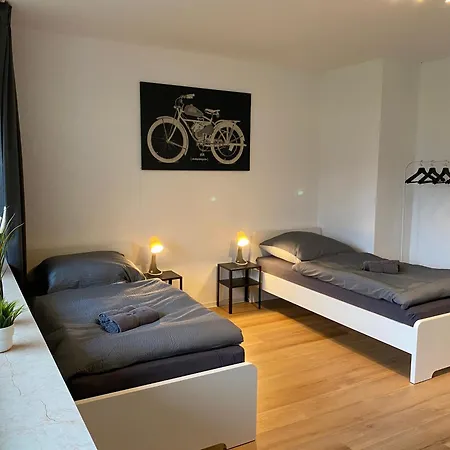 4-zimmer Fuer Monteure & Geschaeftsreisende رين