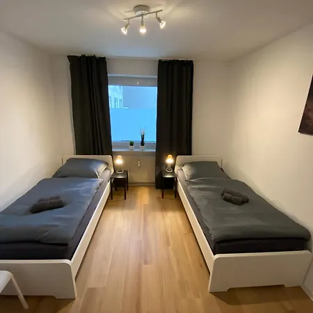 4-zimmer Fuer Monteure & Geschaeftsreisende رين